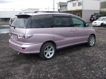 2002 Toyota Estima Photos