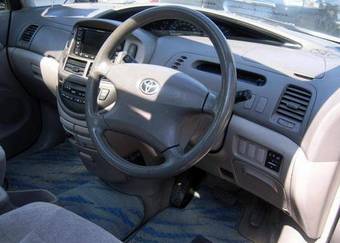 2002 Toyota Estima Photos