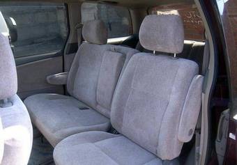 2002 Toyota Estima Pictures