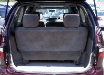 2002 Toyota Estima Photos