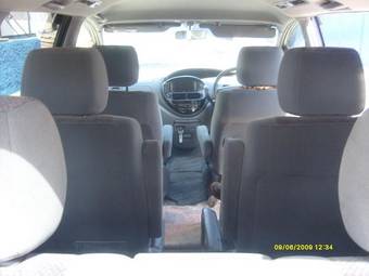 2002 Toyota Estima Pictures