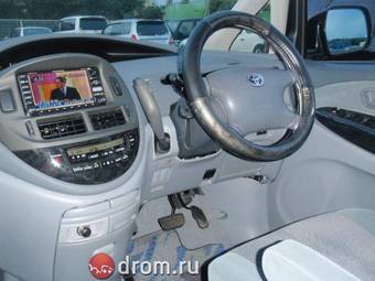 2002 Toyota Estima Photos