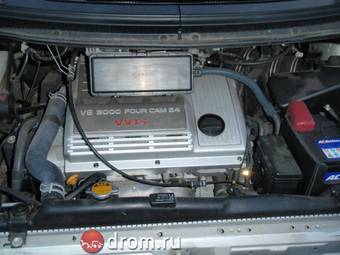 2002 Toyota Estima Photos