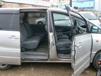 2002 Toyota Estima Pictures