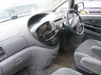 2002 Toyota Estima Pictures