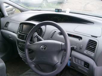 2002 Toyota Estima Pics