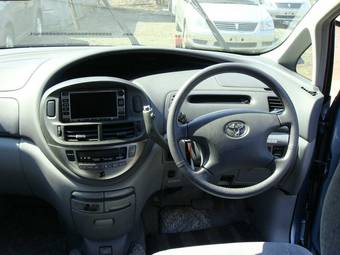 2002 Toyota Estima Pictures