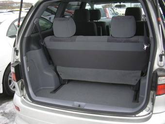2002 Toyota Estima Wallpapers