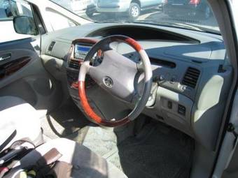 2002 Toyota Estima Photos