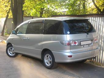 2002 Toyota Estima Photos