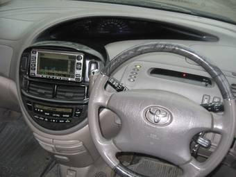 2002 Toyota Estima Pictures