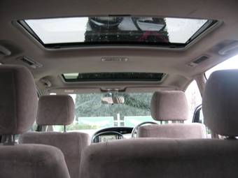 2002 Toyota Estima Photos