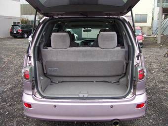 2002 Toyota Estima Pictures