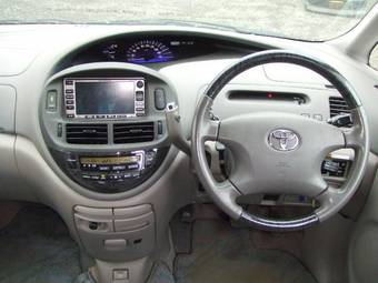 2002 Toyota Estima Images
