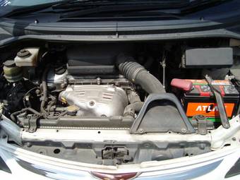 2002 Toyota Estima Pics