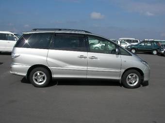 2002 Toyota Estima Photos