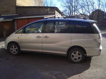 2002 Toyota Estima Photos