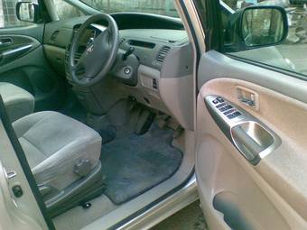 2002 Toyota Estima Pictures