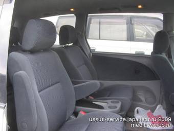2002 Toyota Estima Pictures