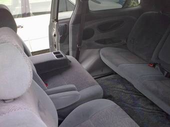 2002 Toyota Estima Pictures