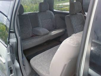 2002 Toyota Estima Photos