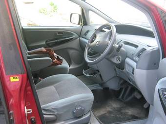 2002 Toyota Estima Photos