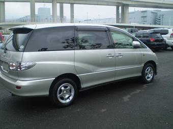 2002 Toyota Estima Photos