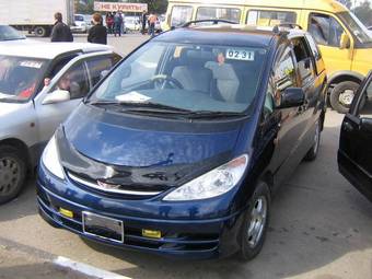 2002 Toyota Estima Photos