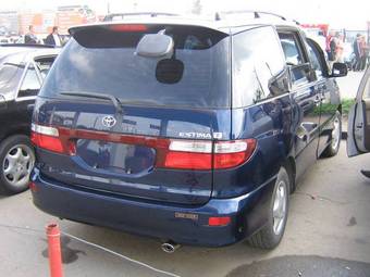 2002 Toyota Estima Photos