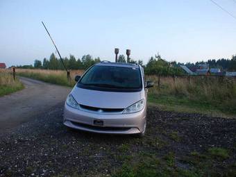 2002 Toyota Estima Photos