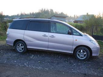 2002 Toyota Estima Photos