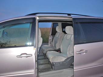 2002 Toyota Estima Pictures