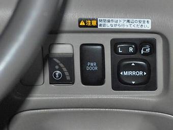 2002 Toyota Estima Pics