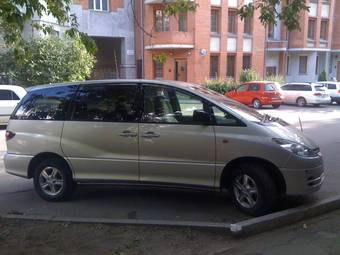 2002 Toyota Estima Photos