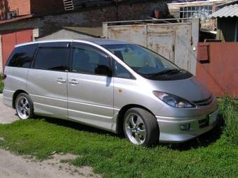 2002 Toyota Estima Pics