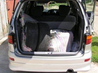 2002 Toyota Estima Pictures