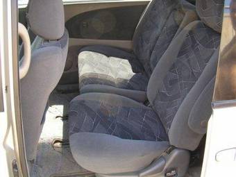 2002 Toyota Estima Photos