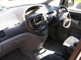 2002 Toyota Estima Photos