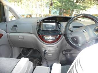 2002 Toyota Estima Photos