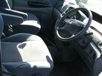 2002 Toyota Estima Pics