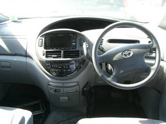 2002 Toyota Estima Pictures