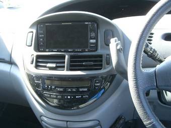 2002 Toyota Estima Pictures