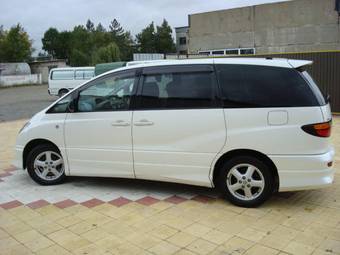 2002 Toyota Estima Photos