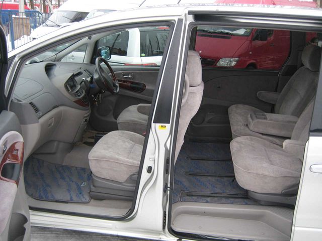 2003 Toyota Estima