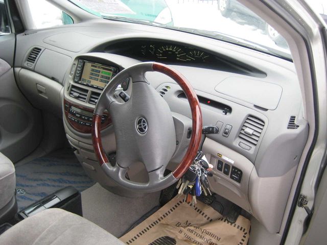 2003 Toyota Estima