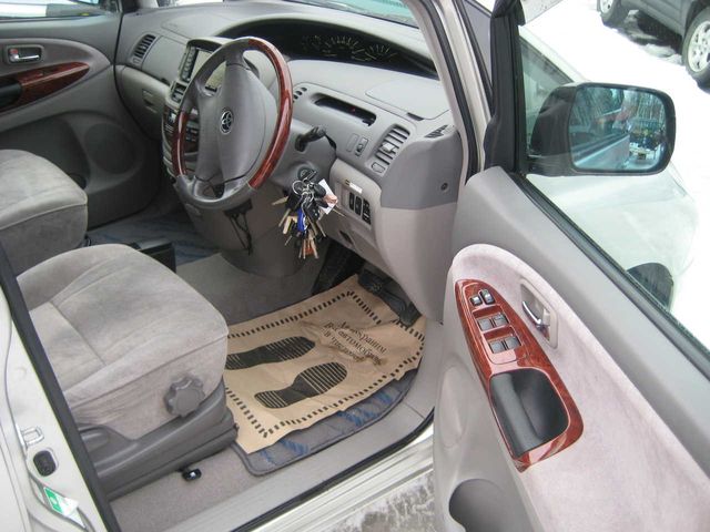 2003 Toyota Estima