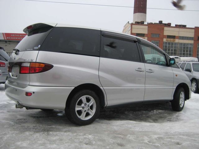 2003 Toyota Estima