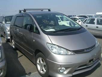 2003 Toyota Estima Photos
