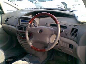 2003 Toyota Estima Images