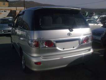 2003 Toyota Estima Photos